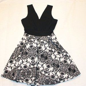 Haute Monde Dress, Juniors Small, EUC, Black & White